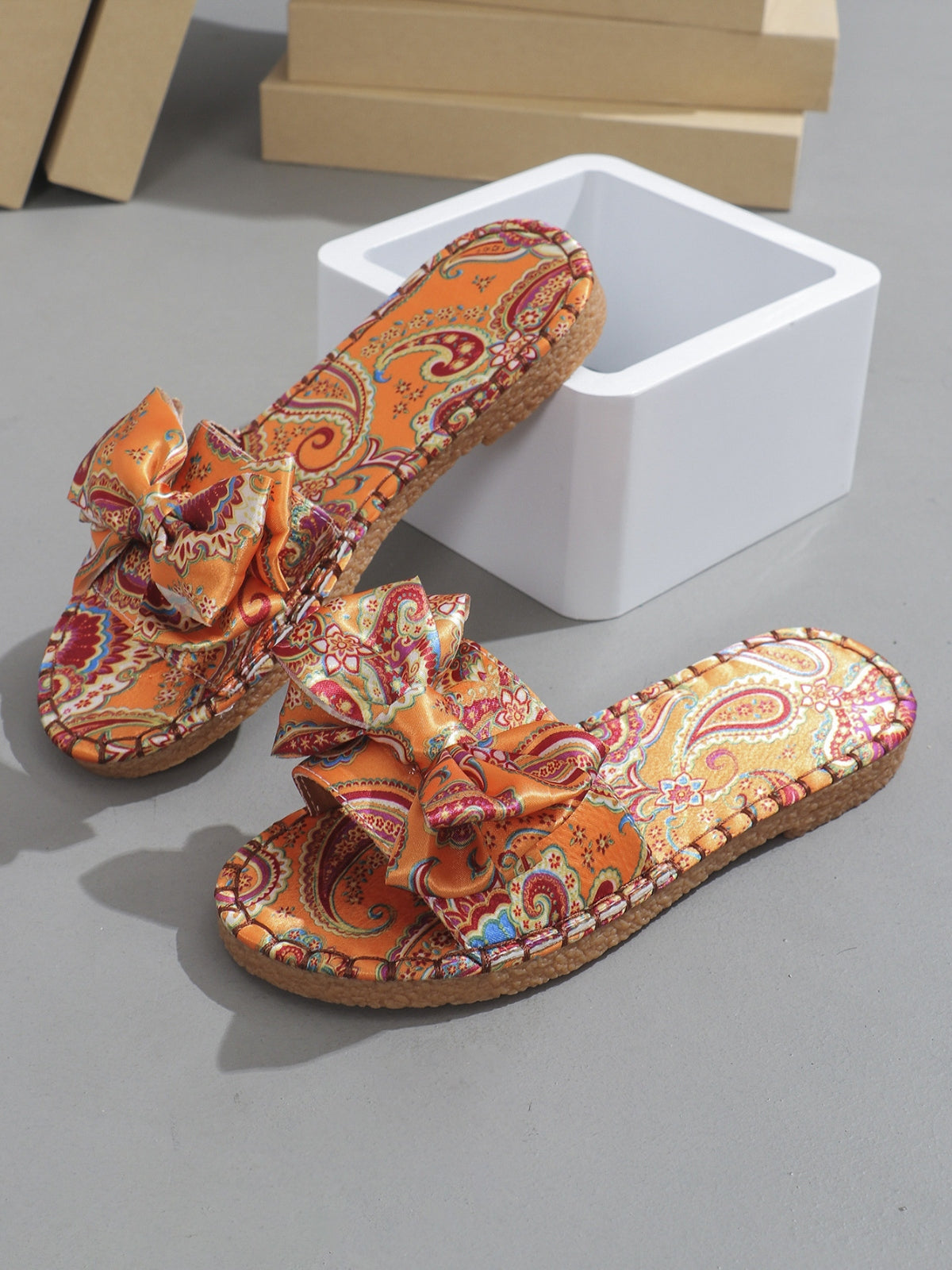 Bow Printed Open Toe Flat Resort Sandals