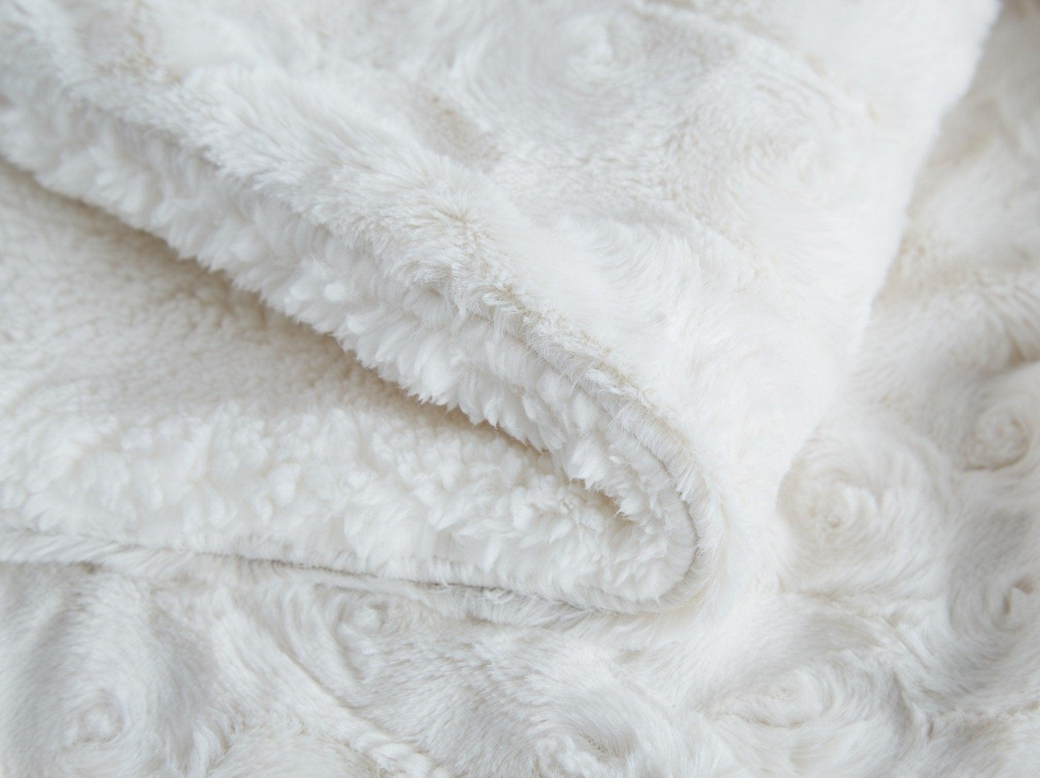 Luxury White Roses Fluffy Soft Sherpa Backside Faux Fur Throw Blanket (K11)