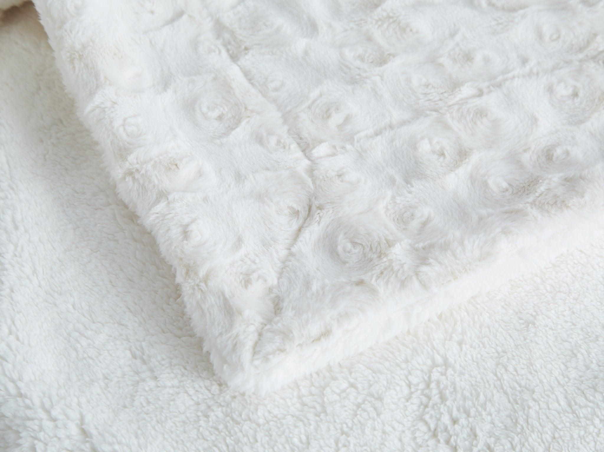 Luxury White Roses Fluffy Soft Sherpa Backside Faux Fur Throw Blanket (K11)