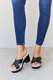 Platform Resort Sandals in Black