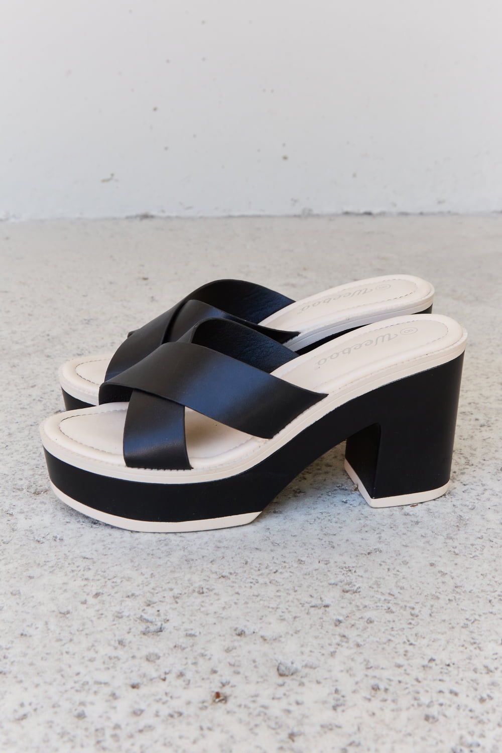 Platform Resort Sandals in Black