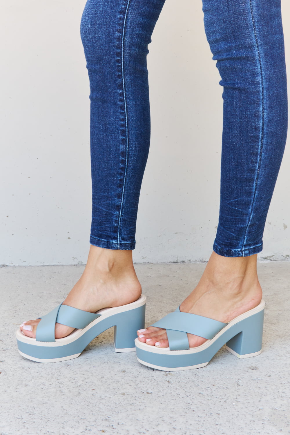 Vacation Platform Sandals in Misty Blue