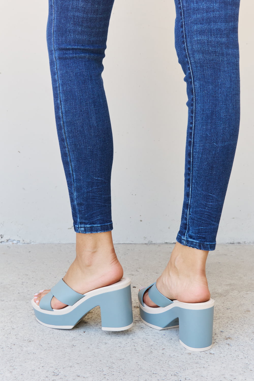 Vacation Platform Sandals in Misty Blue